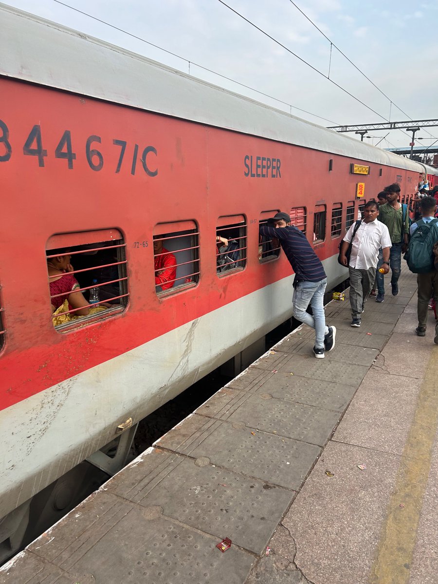 Jatin99882401's tweet photo. what is this behaviour ,  My ticket is in S5  2313162032 @RailMinIndia @RailwaySeva  @WesternRly  , kindly  do something or give me another seat do anything you can https://t.co/i1LL1o5AhG