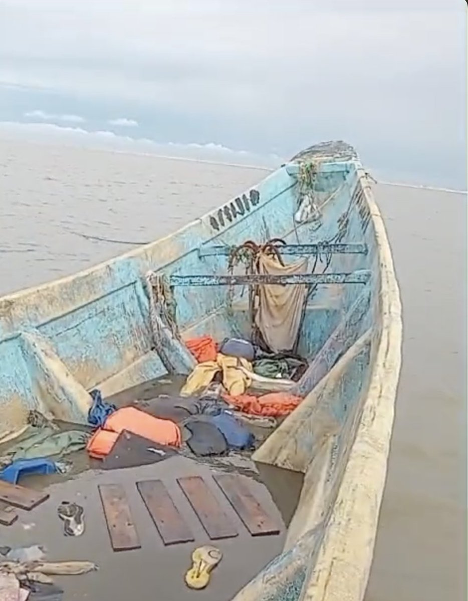 Yesterday fishermen in Brazil found a boat with corpses drifting in the Atlantic. Police are still working to retrieve the boat and bodies. From the videos shot by fishermen, the boat appears to be from Mauritania in Africa, like the one we investigated. apnews.com/article/brazil…