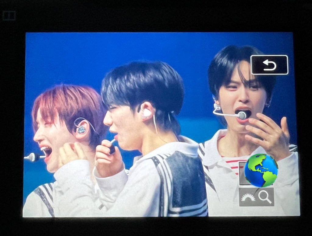 hykwl4's tweet photo. 쏠메즈 볼뽀뽀 사건
발단 전개 위기 결말 실화야 https://t.co/g0E01lrjHw