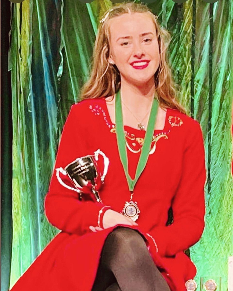 👏🏻3️⃣Medals for Naomi Congratulations to Naomi Marshall (Y12) on her recent Irish dancing success. @lagancollege is very proud of your consistent success and commitment. 🏆NI U17 Championships 🥈Solo 🥇Couples 🥇Three hand ⬛️🩰🟥🩰🟨#LCB