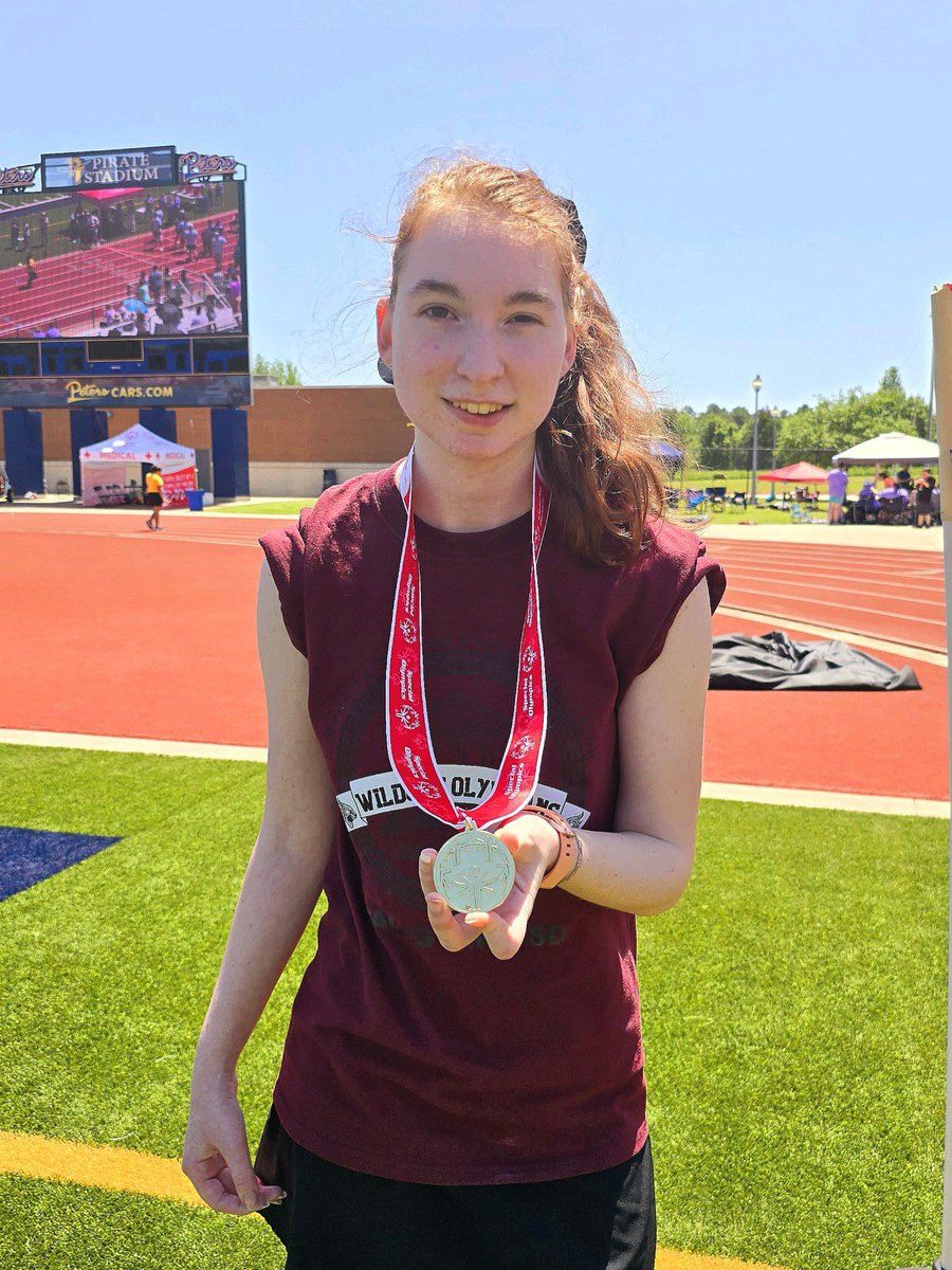 Shelby Mathews with the gold 100 meter run @specialolympicstx in Longview #palestinetx #palestine_isd #wildcatnation
