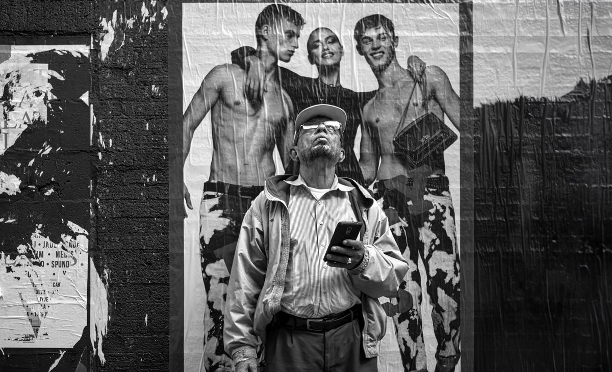 Intersection
#FujiXT3
35mm-1/1500@ƒ/1.4-ISO400

#framing #streetfashion #waistlevelfinder #woosterstreet #symmetry #darkroom #grain #composition #FujiAcros #documentary #photojournalism #candid #streetphotography #WestVillage #GreenwichVillage #juxtoposition #bobcooley #cinematic