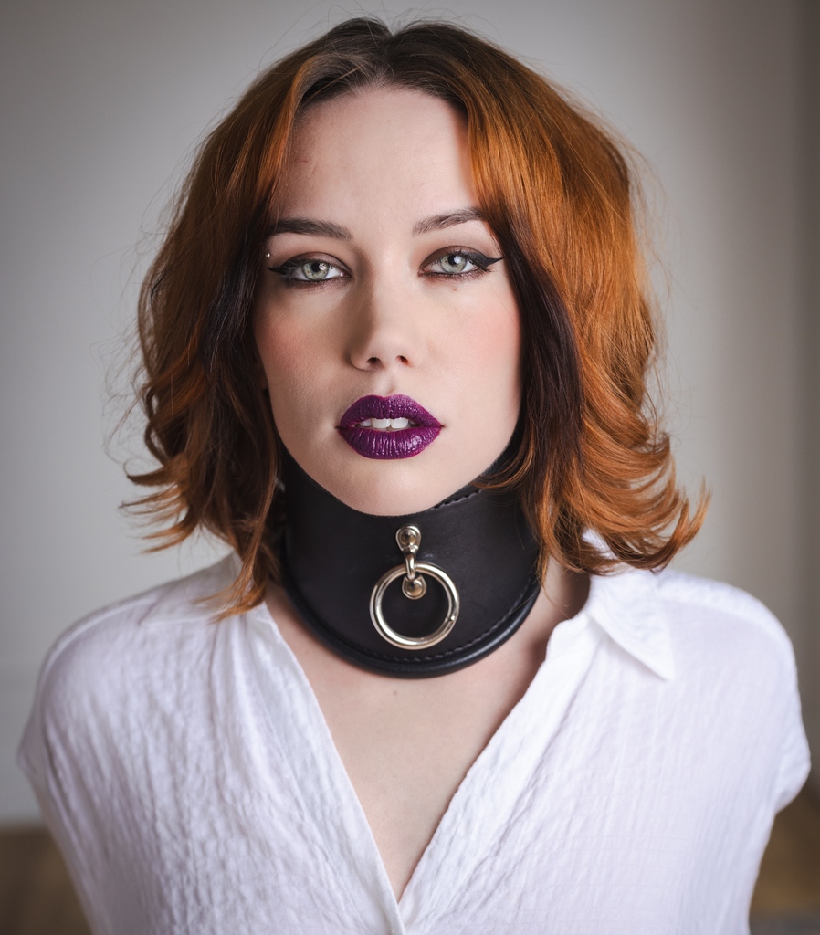 We love working with talented photographers and their models! This lovely lass's pretty image wearing our Extreme Purgatory Posture Collar was captured by @knotty.photos out on the west coast. @jessehatestheinternet churchofsinvention.com/posture-slave-… . #collared #posturecollar #bdsm