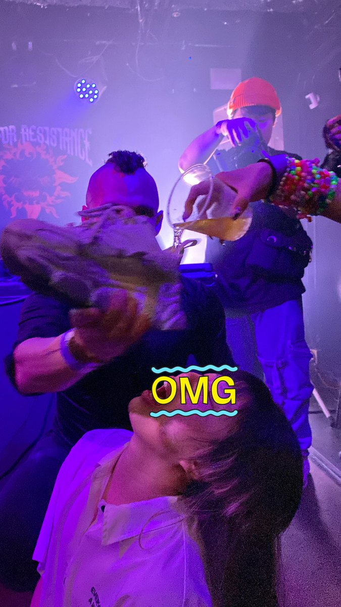 you_you_0919's tweet photo. #NFR2024 大阪 #Audiofreq
え、待って。スニーカーに酒注いで飲んでるんだけど？？？？ https://t.co/p1sF5FsEQI