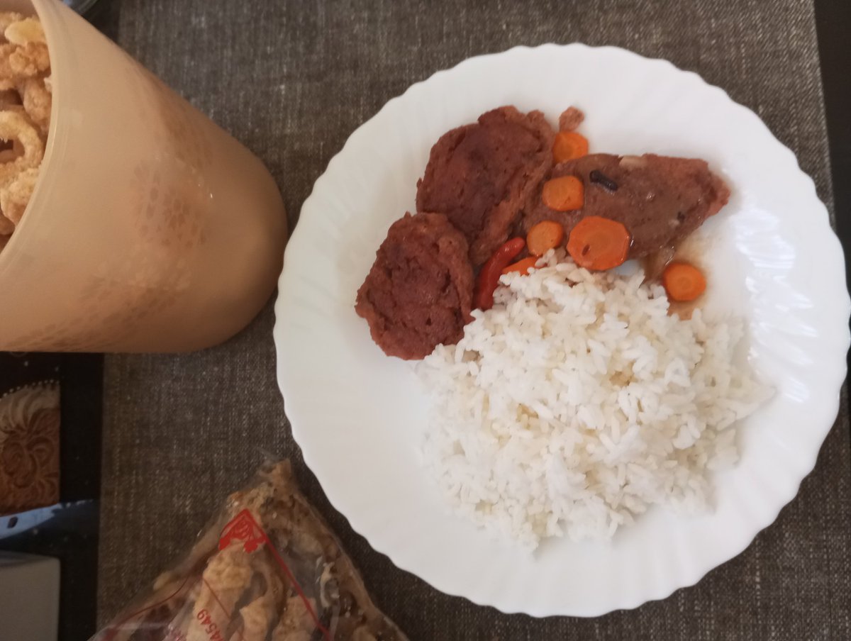 Selamat malam
Selamat makmal
.
Namanya semur daging giling. Terinspirasi masakan kantin perpustakaan UGM depan Mirota, wkt dulu sering anter kk sat nyusun skripsi. 
Spill donk klw ada yg tau masih adakah makanan ini ??

______++