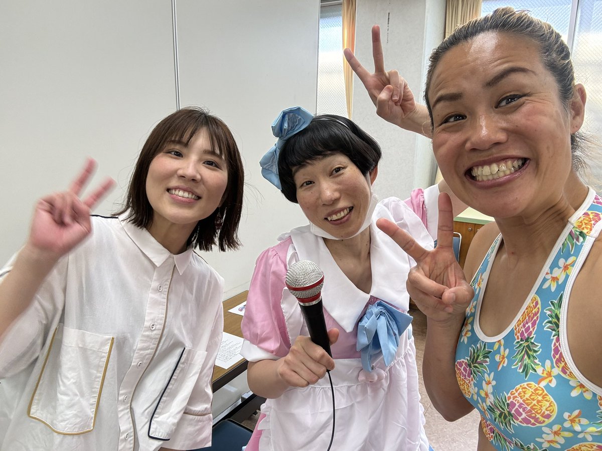 hatsuo201410's tweet image. 新道竜巳の女芸人フェス
肉食ライブ

ありがとうございました！！

久しぶりのステさん🥰#牧野ステテコ さん
大久保公園でバッタリ #風穴あけるズ さん
安藤さん『はつお、そんな外国人顔やったけ？』

ズコー！

あんことデートに対する想いは
服装と同じくらいの温度差でした。