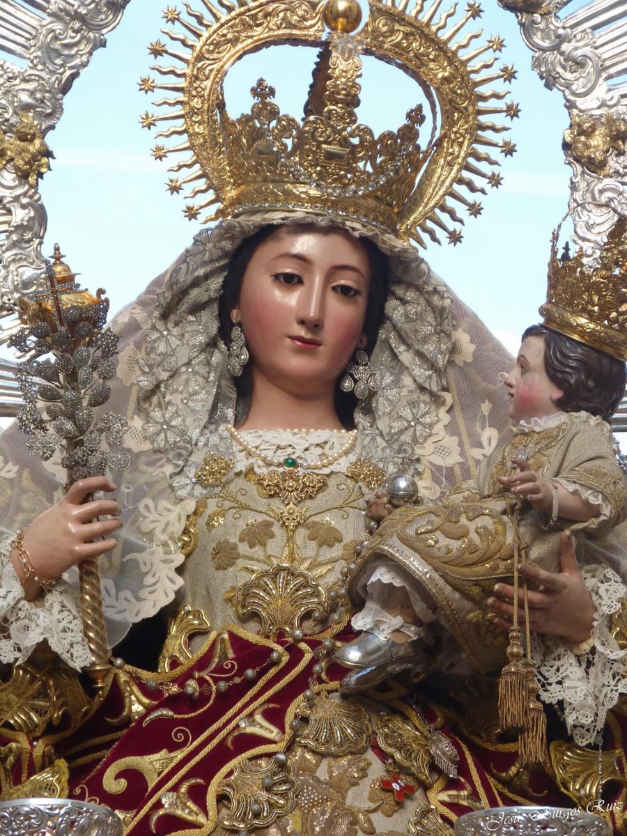 Elevemos oraciones a la Reina de La Paz para que cesen las guerras y los ataques. 🙏🏼 #ReinaDeLaPaz #PazEnElMundo