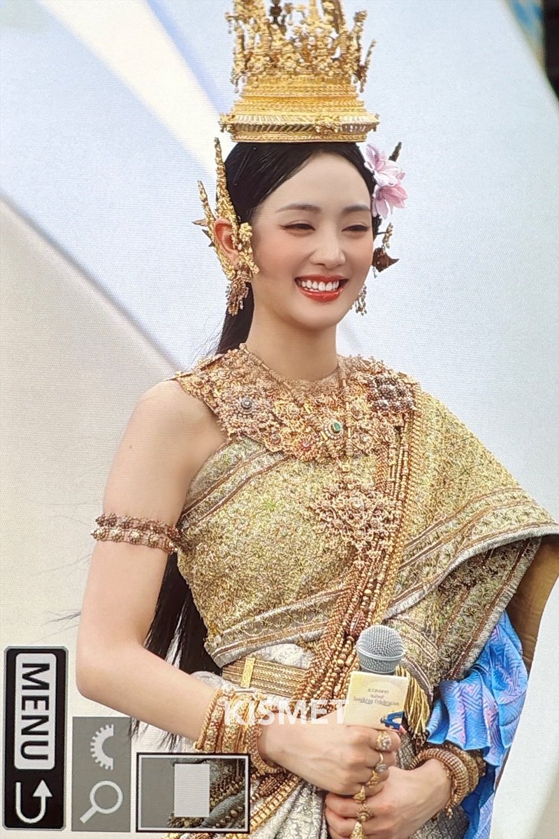 KISMET_MN's tweet photo. 240414 자랑스러운 니차욘따라락씨🇹🇭💕

#ICONSIAMSongkranxMINNIE
#ICONSIAMSongkran
#GIDLE #여자아이들 #아이들 #민니 #MINNIE #มินนี่ https://t.co/PtDaW9idNk