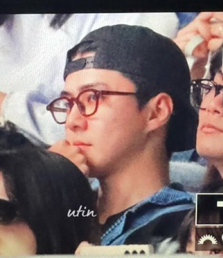 Save me Sehun in specs save me!!!