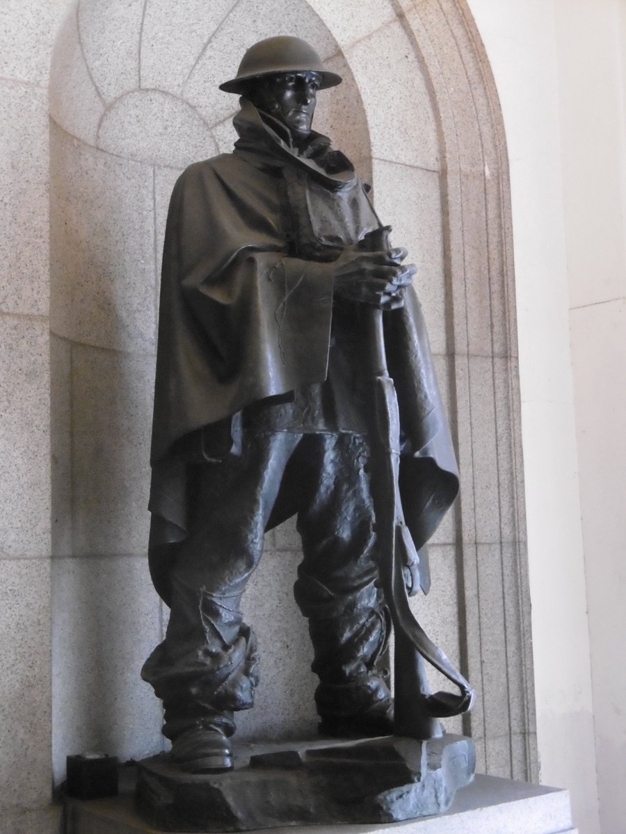 #Manchester #TheSentry 1921 #CSJagger now foyer of #BritanniaHotel originally #WattsWarehouse for which The Sentry was a privately commissioned memorial to commemorate employees who fell in World War I. The top of the weapon is missing.