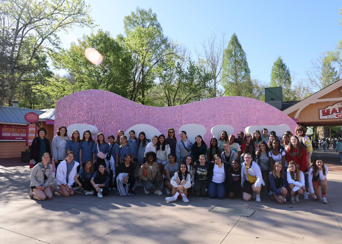 Congrats to the @WoodwardAcademy Middle School Treble Choir for receiving a Gold Award at the Dollywood Music Festival this weekend 🏅