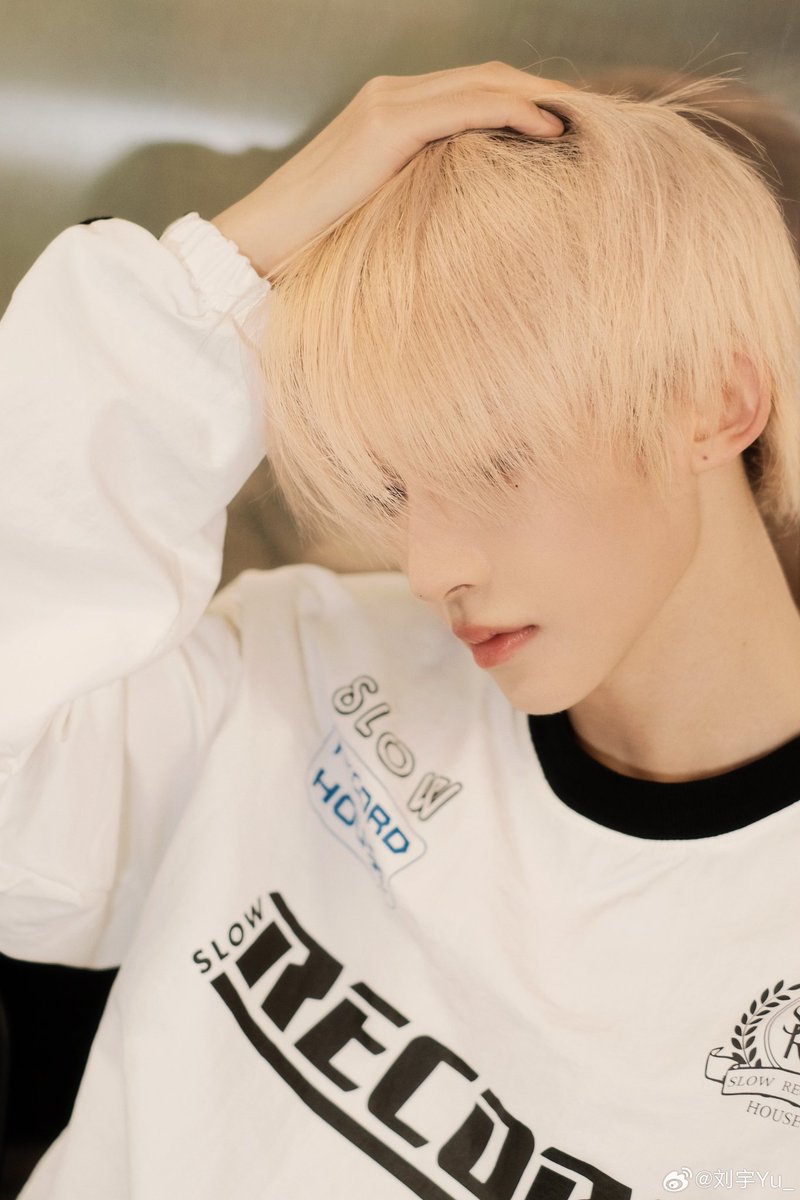 Wn. Updatean liu yu banyak banget ya tuhan. Culture shock juga udah lama ga ngerp idol