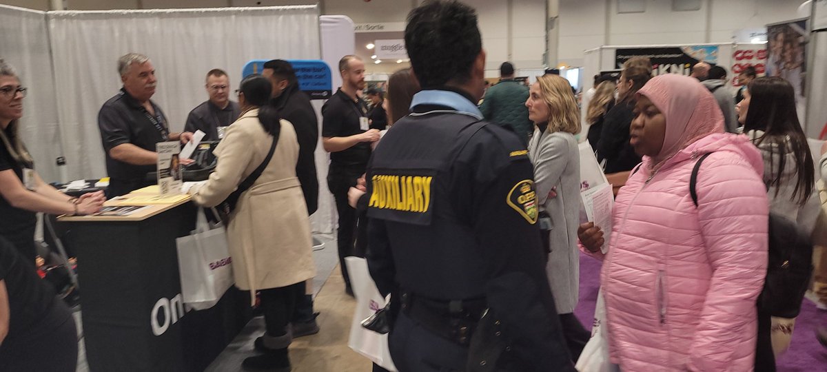 The #OPPAuxiliary unit and #MTO child seat technicians have teamed up at The Baby Show in the Enercare Centre (Hall B) Toronto. These technicians are here to answer questions relating to baby seats, booster seats, and seat belt safety. Stop by today 9am-5pm. #SafeandSecure ^td
