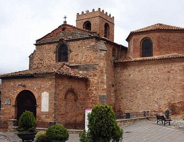 «por ser de mucho peso y preciso resolverle con tiento y tomando medios y arbitrios para ajustarse a todos» -Sor María de Ágreda, s. XVII aconseja a Felipe II que aplace el negocio de la Inquisición. @ElviraSivelo Iglesia de San Miguel s.XV y torre almenada del XII Ágreda #Soria