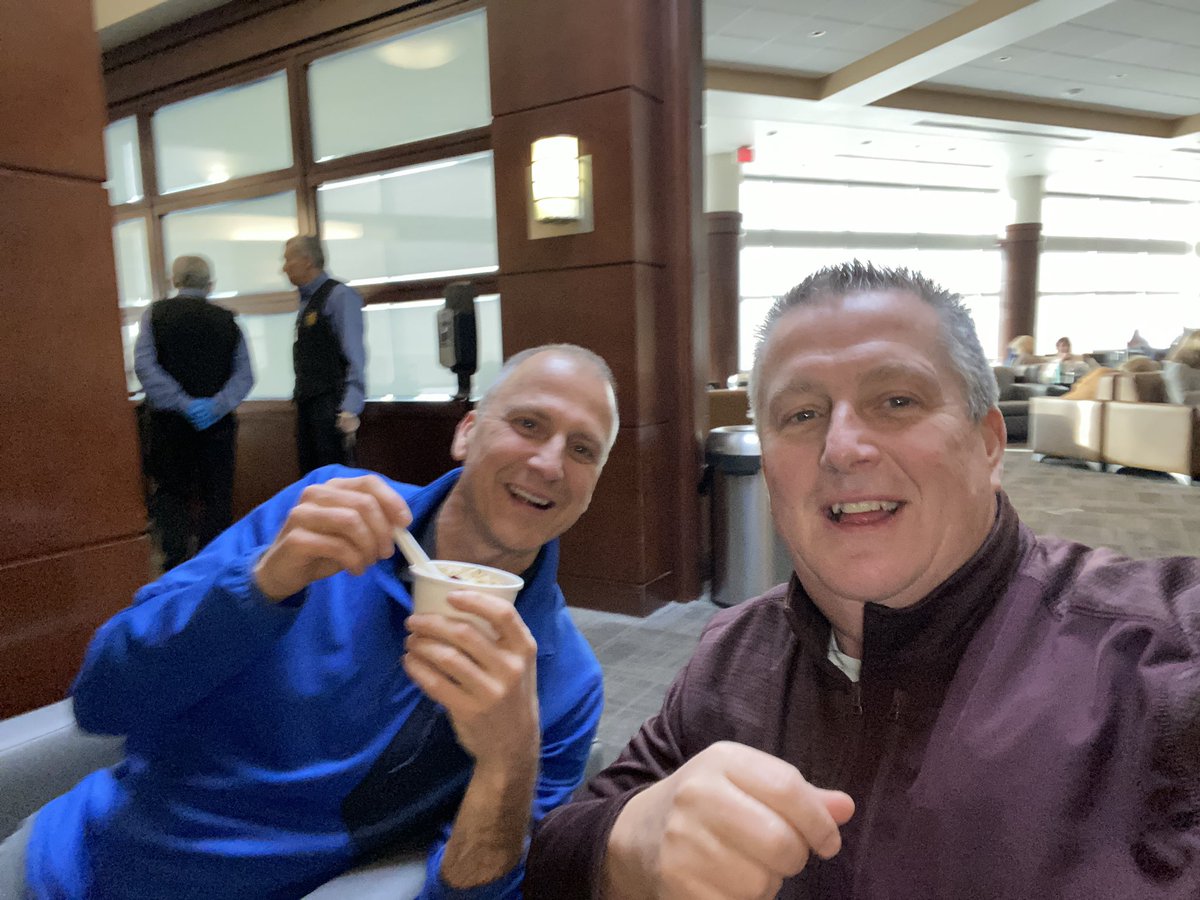 I just ran into Ellington CT’s finest Andy Bock at the CLT Airport. ✈️ Quick 20 minute impromptu meeting: 1) UConn hoops, Is Alex Karaban coming back? 🏀 2) LSU & Ole Miss spring football recaps from yesterday 🏈 3) Favorite movies, including Terminator 2 🎬 #JobsInSports