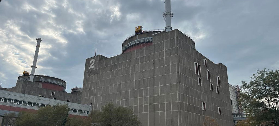 Geçen hafta Zaporijya'daki durumu kaleme aldığımda bir reaktör sıcak durdurma aşamasındaydı. O da soğuk durdurma evresine geçirilmiş. Şimdi yapılması gereken savaşı nükleer santraldan uzak tutmak. ozgurgurbuz.blogspot.com/2024/04/atom-b…