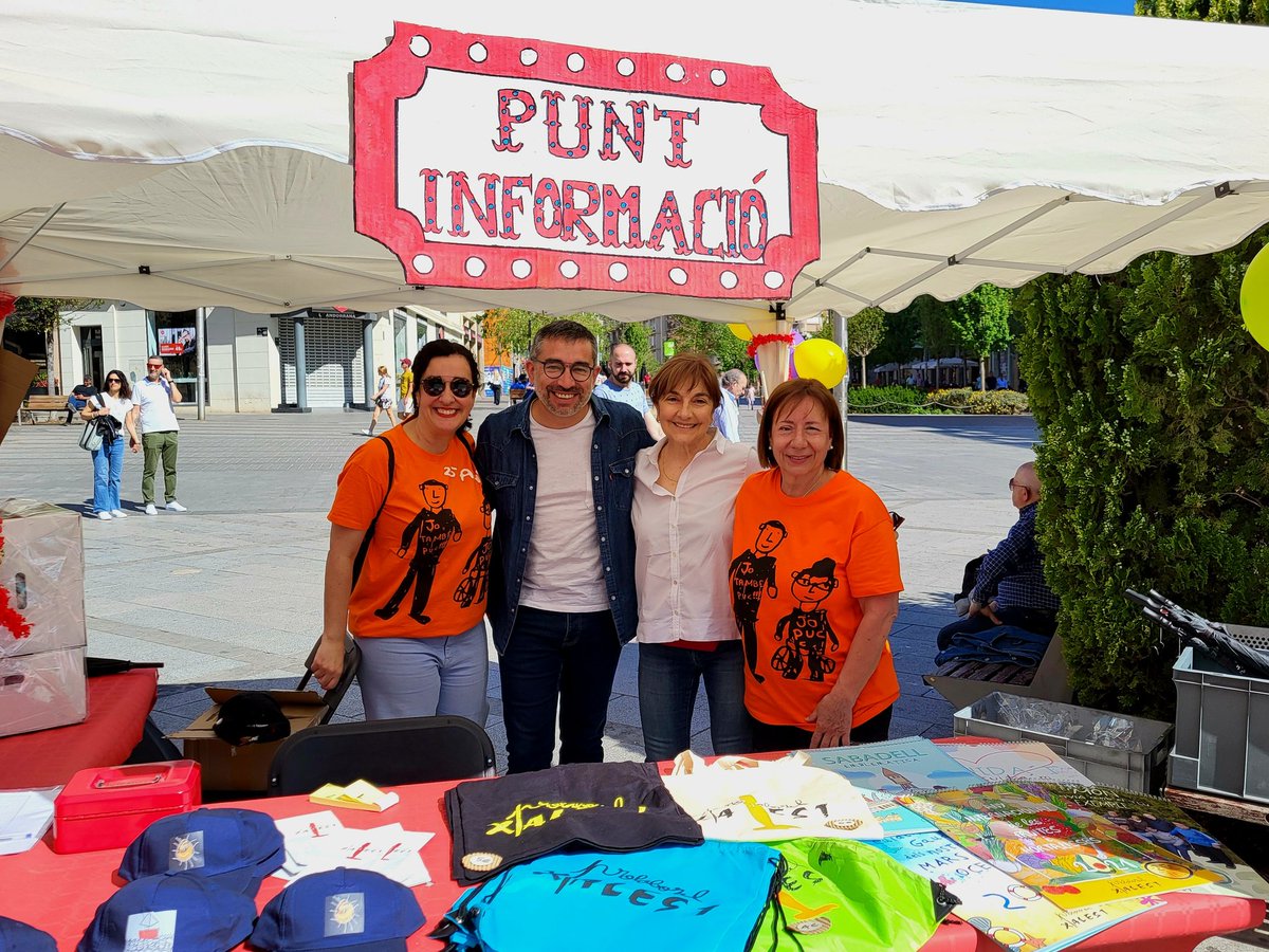 12a edició de la Festa a la Ciutat de Prolaboral Xalest (@escola_xalest). Una entitat orgull i exemple a #Sabadell en la integració social i laboral de persones amb discapacitat. 👏 PS: La #Mariajose aquest any se n'ha emportat unes boniques arracades! 😉 🟨 #ElSabadellDeTothom