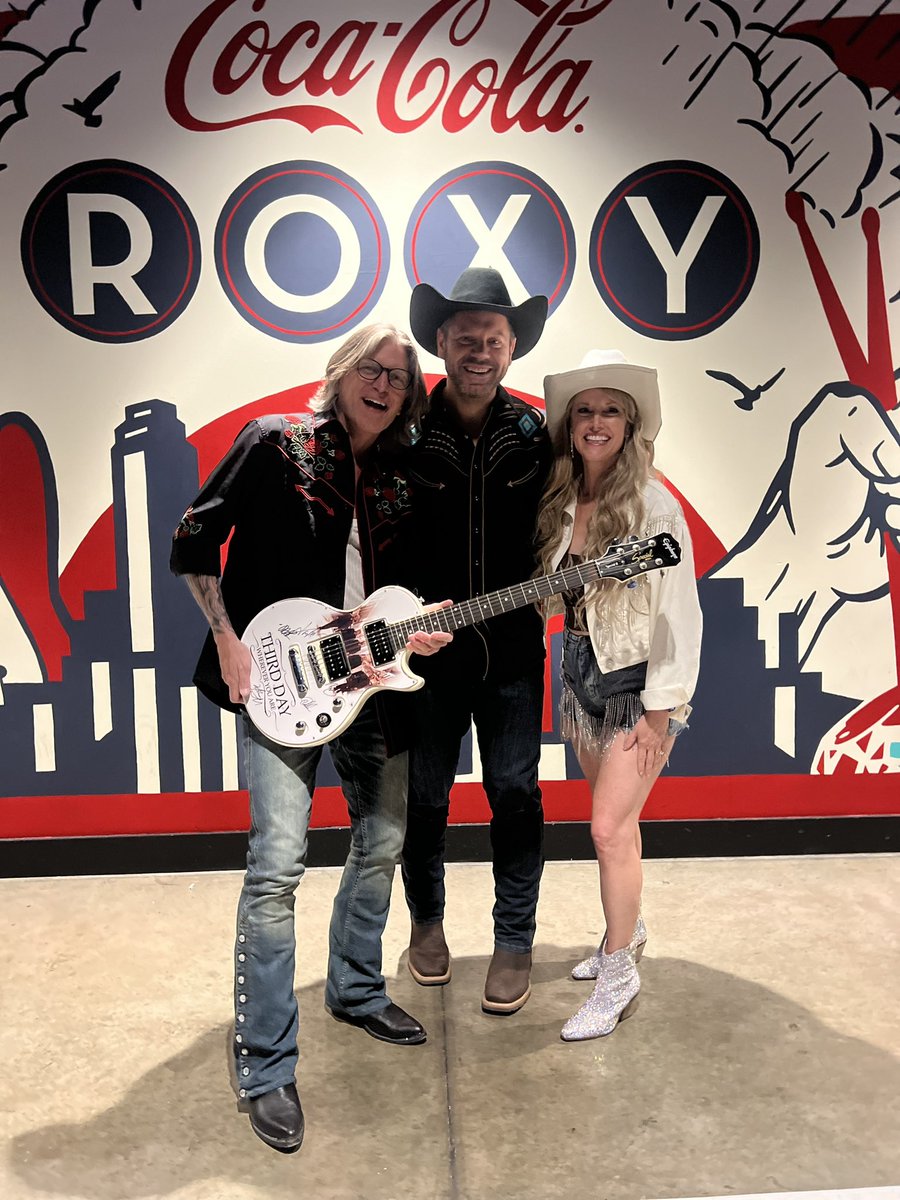 GRAND OLD ROXY! We absolutely love the work that @mustministries does serving those in need every day. It was an honor to emcee their Giving Gala with a Grand Old Opry theme. Thank you to everyone who came and gave! @Fit_Kev @taylorscottbike