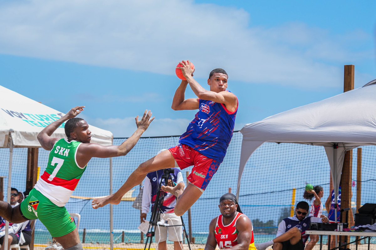 beachhandballpr's tweet photo. Hoy a las 12:00 am en el Balneario de Carolina #EquipoPUR de #BalonmanoPlaya por el Oro vs 🇺🇸. #beachhandball #balonmanoplayapur @recreaydeportes @CTPuertoRico @ComiteOlimpico @ihfhandball https://t.co/Ld07qAFwG9