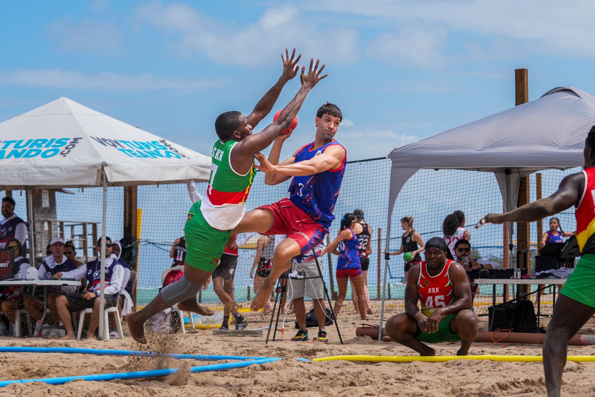 Hoy a las 12:00 am en el Balneario de Carolina #EquipoPUR de #BalonmanoPlaya por el Oro vs 🇺🇸. #beachhandball #balonmanoplayapur <a href="/recreaydeportes/">Recreación y Deportes | DRD</a> <a href="/CTPuertoRico/">Puerto Rico Tourism Company</a> <a href="/ComiteOlimpico/">Comité Olímpico PUR</a> <a href="/ihfhandball/">International Handball Federation</a>