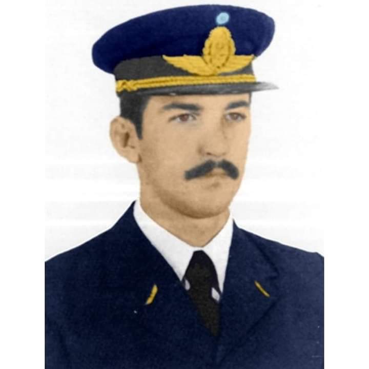 famicaidosmalvi's tweet photo. El día 14 de abril 1954 nacia en Córdoba el Héroe Víctor Hugo NIVOLI Caído durante el Conflicto del Atlántico Sur de 1982.
Al cumplirse un nuevo aniversario de su natalicio lo recordamos y le enviamos un abrazo fraterno a su familia.
¡Besos al cielo a nuestro Héroe de la Patria! https://t.co/tjUV8B8tqD