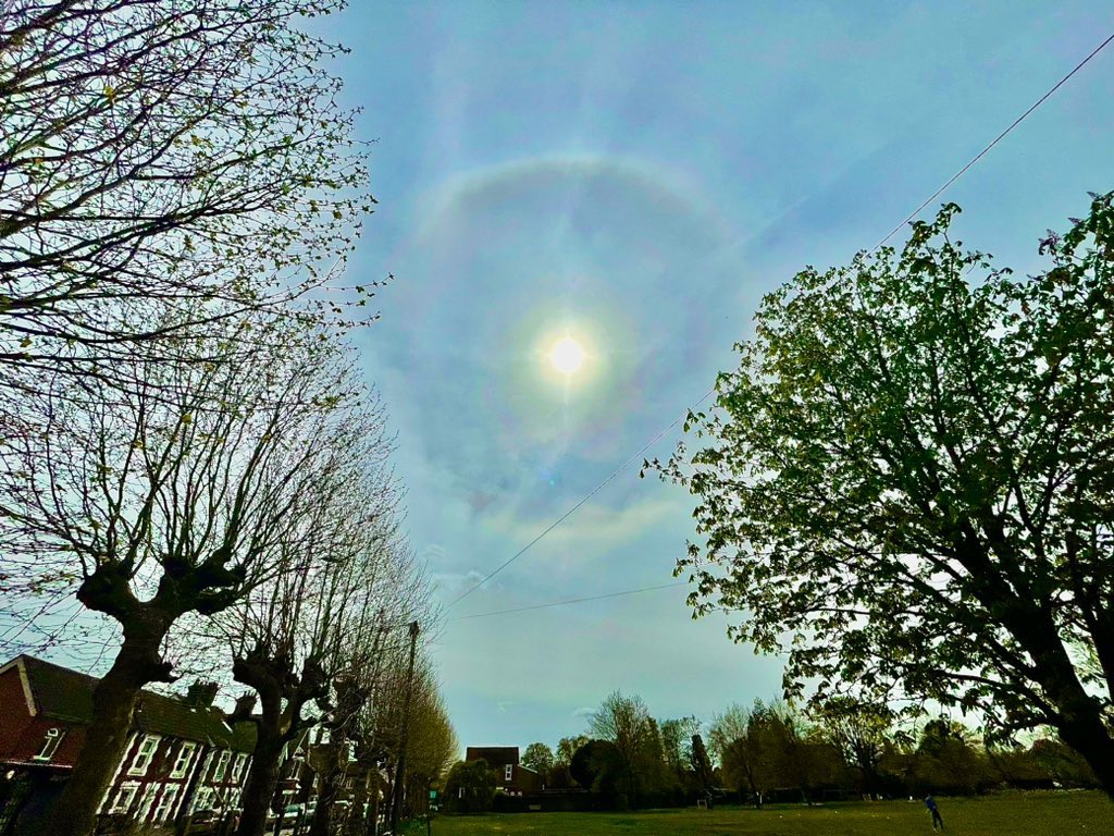 Lovely lunchtime  Sun halo above East Grinstead …

@AboutEG
