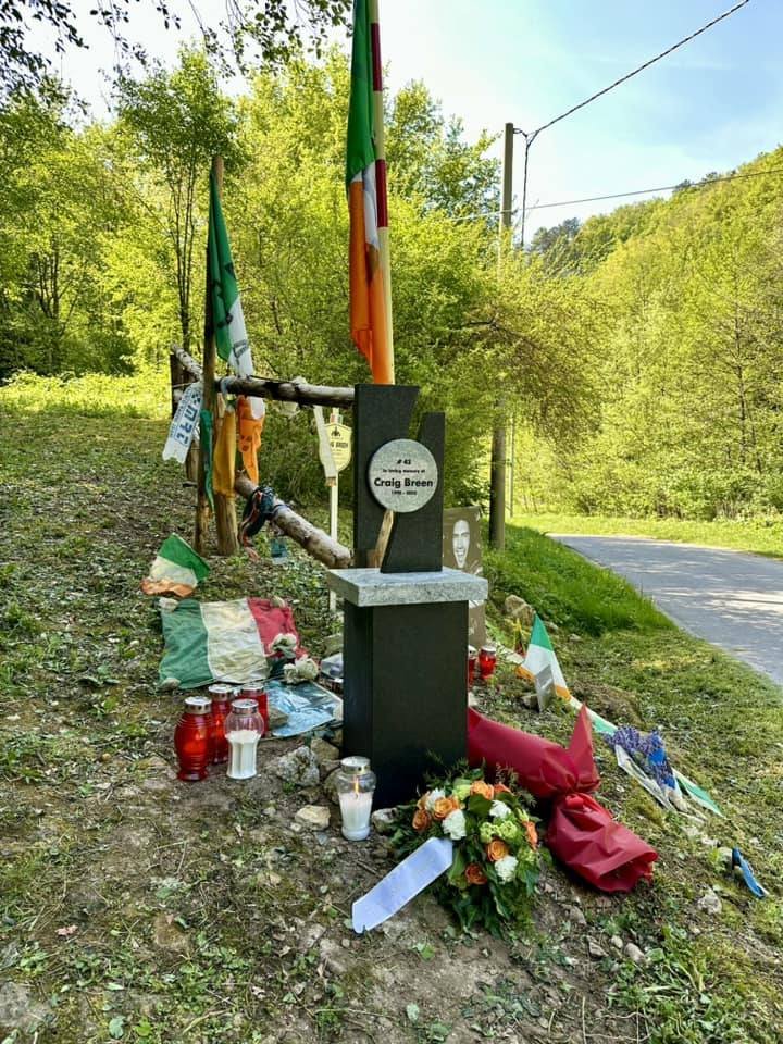 HOY HACE UN AÑO MURIO CRAIG BREEN En unos test privados, antes del Rally de Croacia, e impactando con unas teóricamente inofensivas vallas de madera, que acabaron entrando por la ventana. Una pérdida muy sensible que hoy queremos rememorar para nunca olvidarnos del irlandés