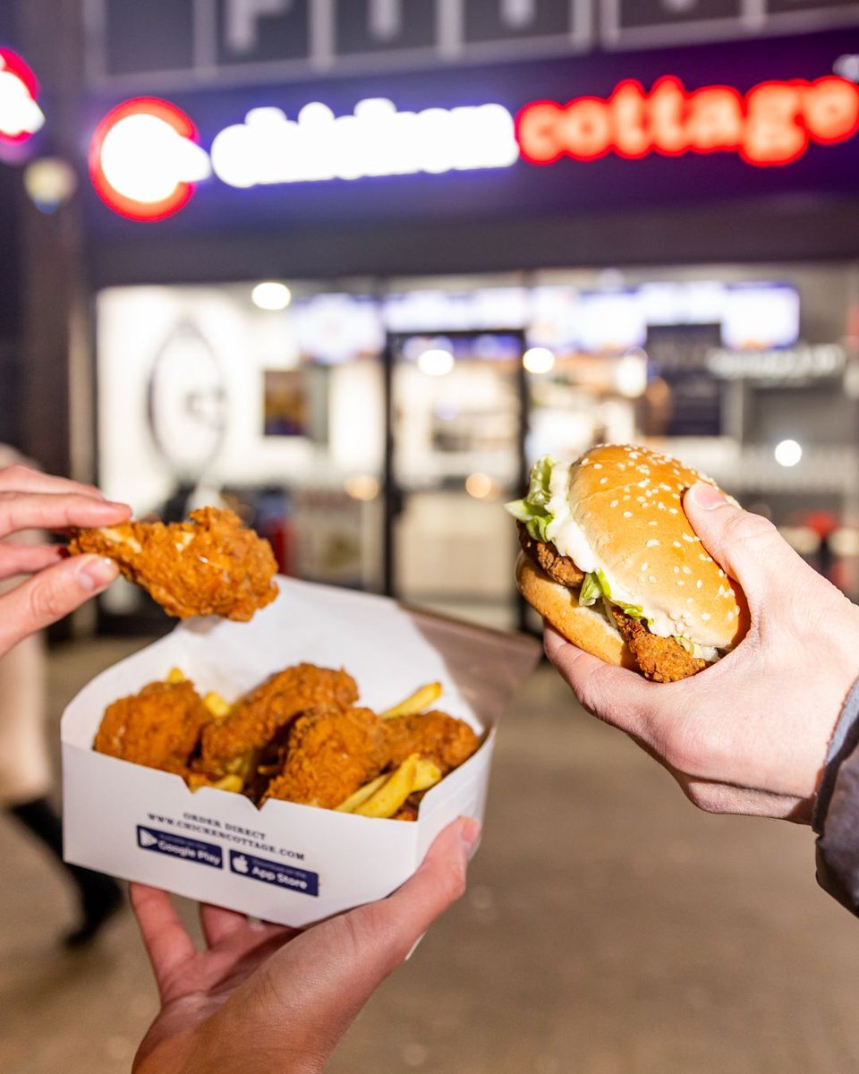 Late night Chicken Cottage is where it’s at 🫡 

#ChickenCottage #FriedChicken #FoodEnvy #ChickenTenders #CrispyChicken #FriedFood #GrilledChicken #ChickenBreast #ChickenDish #FriedChickenWings #EatMoreChicken #FriedChickenLondon #FoodInLondon #LondonRestaurants #WestLondon
