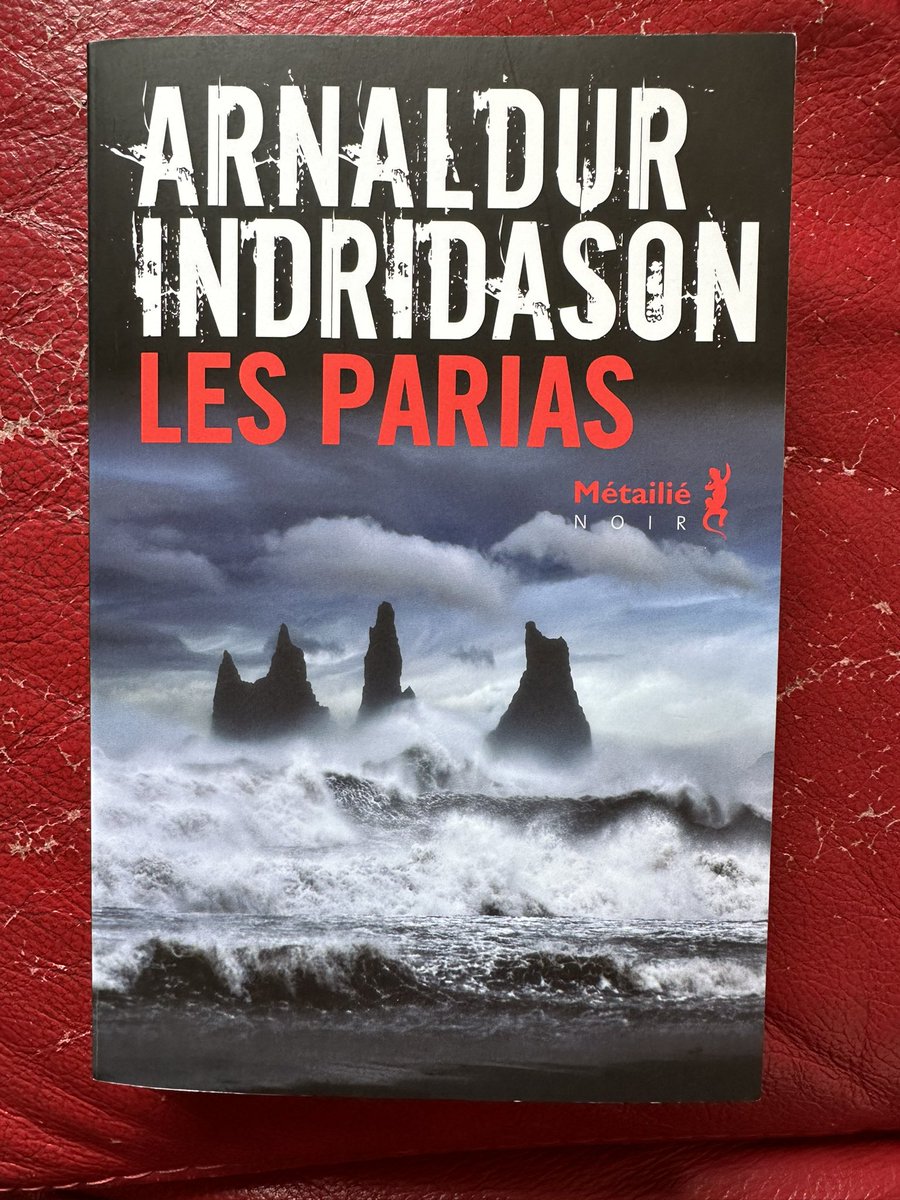 «  Konrad se demandait s’il finirait sa vie dans un endroit de ce genre, à avancer à petits pas vers la mort en s’aidant d’un déambulateur. » Arnaldur Indridason, « Les parias ».