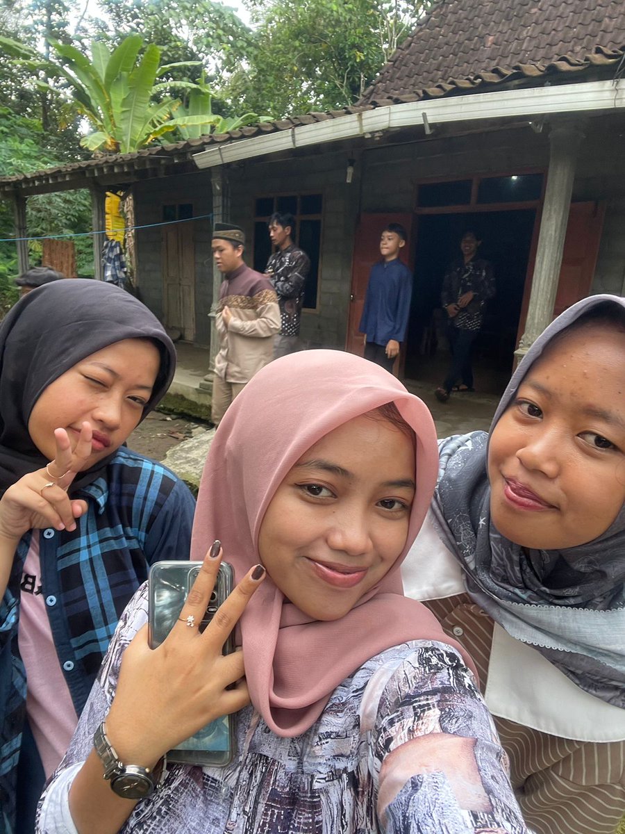 sipenyukaawan_'s tweet photo. Thirds buddies +2 https://t.co/d6SUvowPoD
