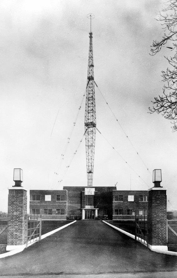 ‘Effective 15th April, Radio 4 will no longer be available on medium wave…’ 720 kHz from Lisnagarvey and Londonderry and on 774 kHz from Enniskillen. bbc.co.uk/reception/work… (pic of the new BBC transmitter at Lisnagarvey shortly after its opening in 1936)