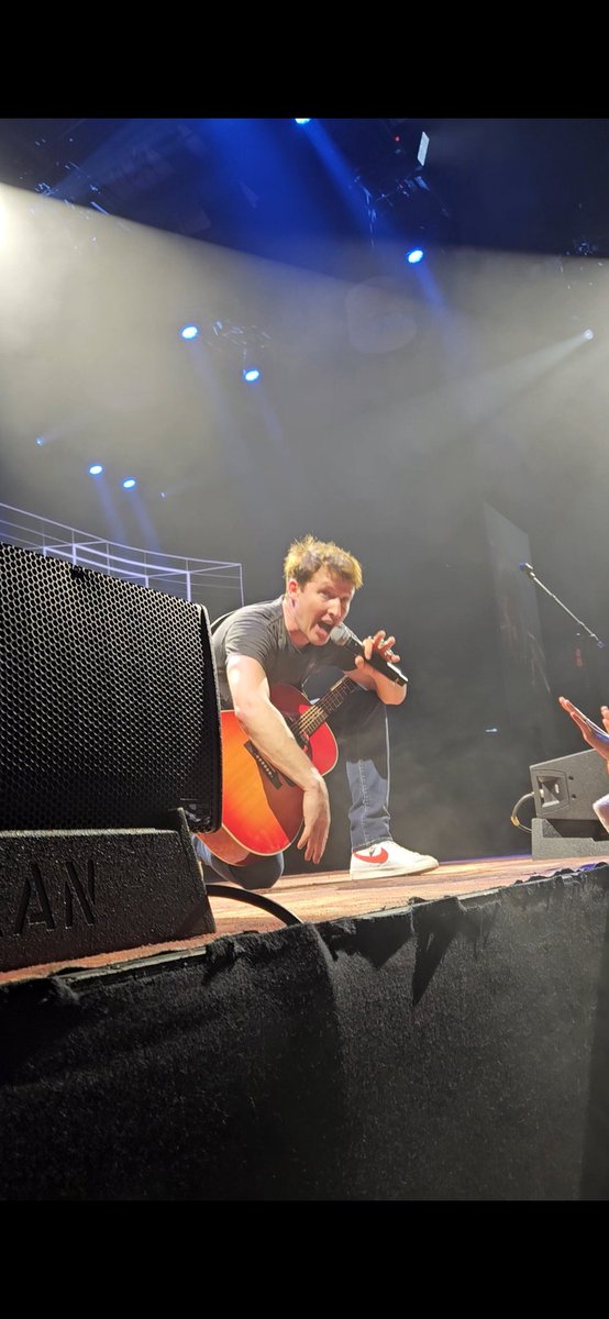 Skiting's tweet photo. @JamesBlunt absolutely amazing in Cardiff last night "just like a naughty dog" 😅 https://t.co/A0DQ5lUcjy