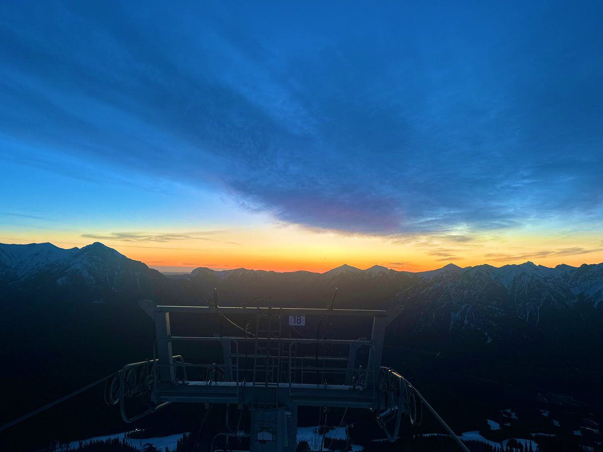 Washed_Up's tweet photo. Good morning #sunrise from the top of #GoldExpress +2 up top @SkiNakiska and double digits on the way #ShareYourWeather #abstorm #April2024 https://t.co/VcN9rYPUhZ
