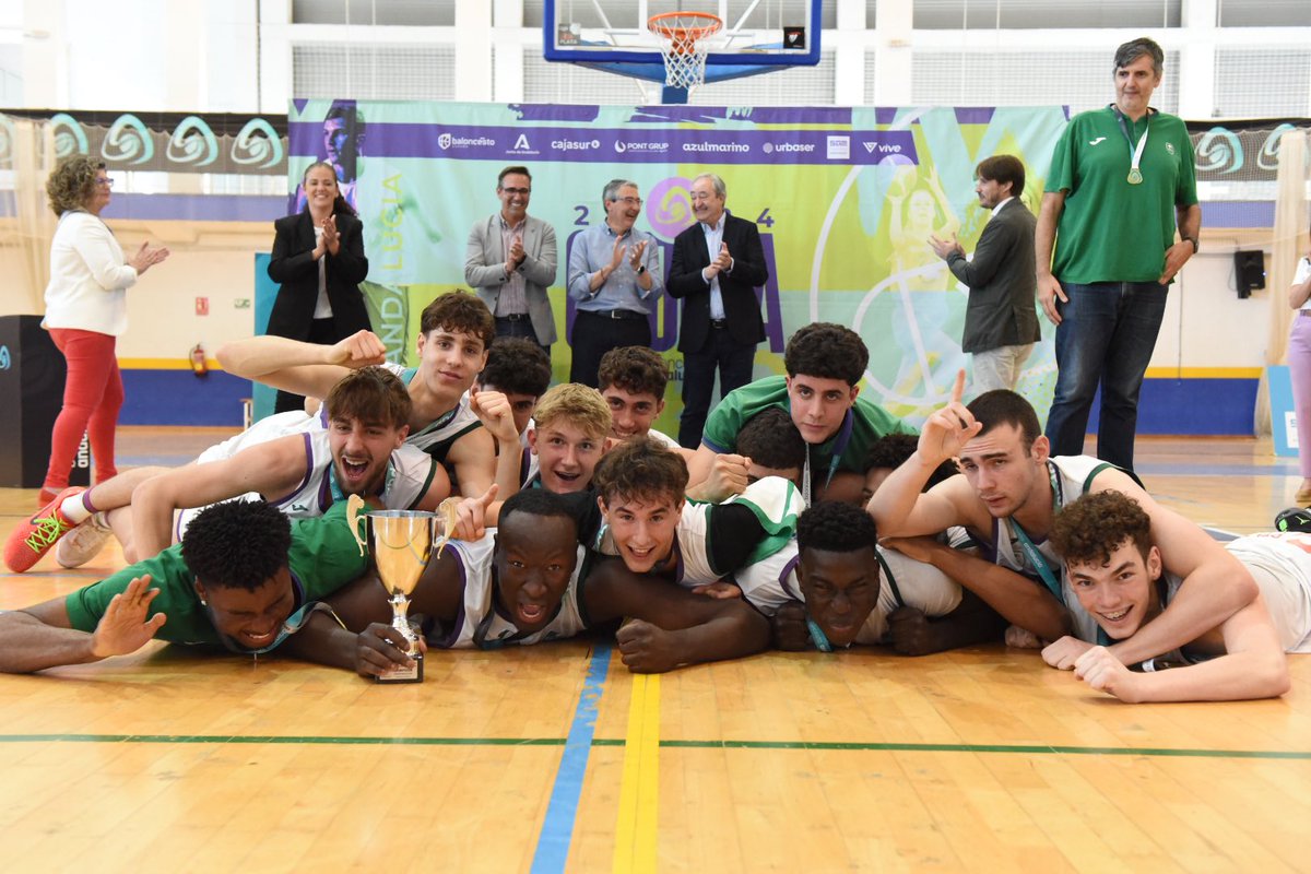 Francissalado's tweet photo. Grandes @unicajaCB y @CBNovaschool que disputarán el Campeonato de España de Baloncesto Juvenil. 
Enhorabuena a los cajistas por proclamarse campeones del #CADEBAJM2024 en una espectacular final ante el @RealBetisBasket 
¡Rincón de la Victoria ha vibrado con el mejor baloncesto! https://t.co/UxLfJjKv2q