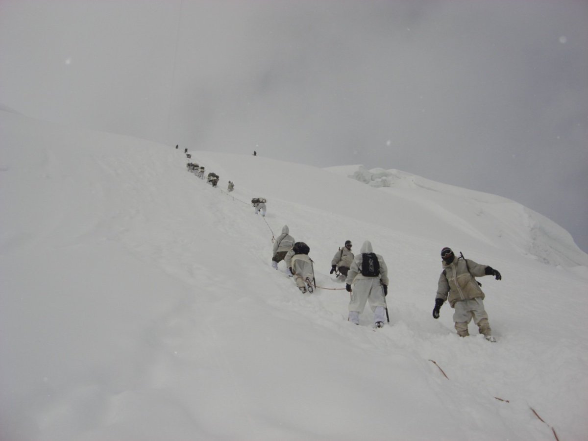 Saluting the brave #SiachenWarriors  who serve on the highest battlefield in the world to guard Nation irrespective of icy heights and harsh weather conditions.
#SiachenGlacier
#SiachenDay