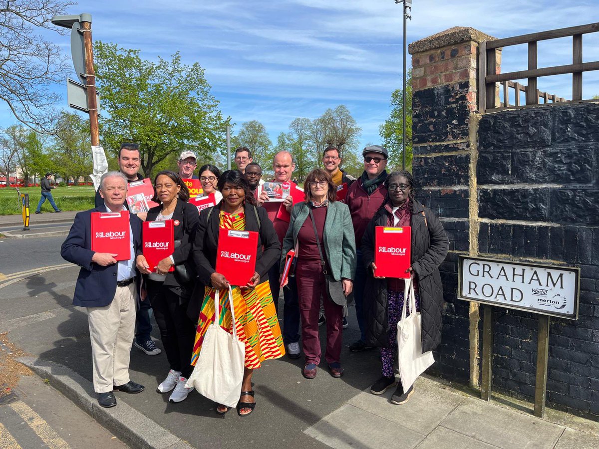 Lovely morning out with a large @MMLabour team on the #LabourDoorstep in Mitcham and great to meet many who are using their three votes for @SadiqKhan as mayor, @LeonieC for London Assembly, and @LondonLabour on the list. Also reminding people on the need for photo id to vote.