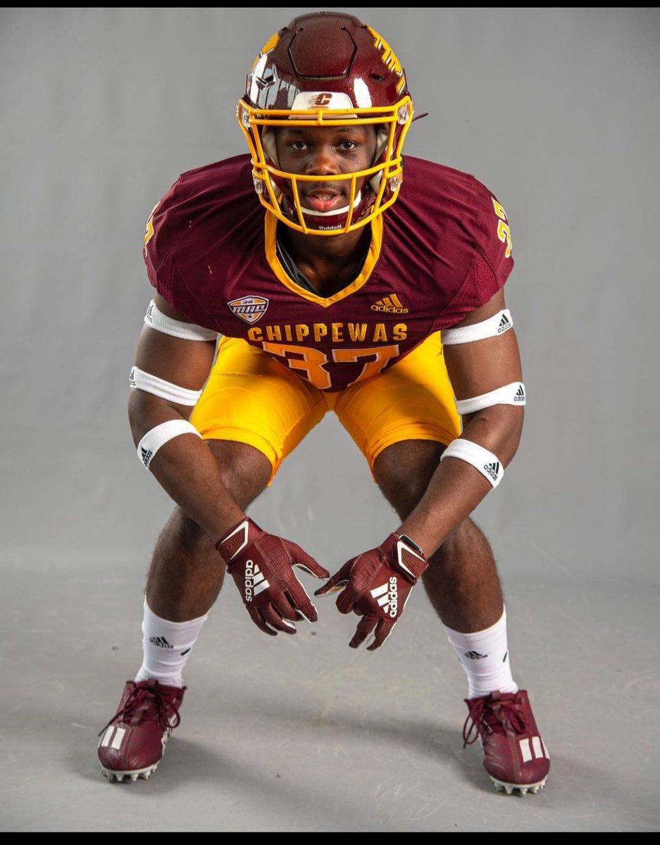 THE U on the road 🏈🏷️@CMU_Football @CoachCalley21 @CoachMcNamara9 @CoachMcElwain @RobbAkey @CoachMikeMcGee @AllenTrieu @thecoachhopshow @TheD_Zone @goosepoop_ Giving our student Athletes the opportunities ,to see what awaits them. Also to visit one of their own @JeremiahAlsto16