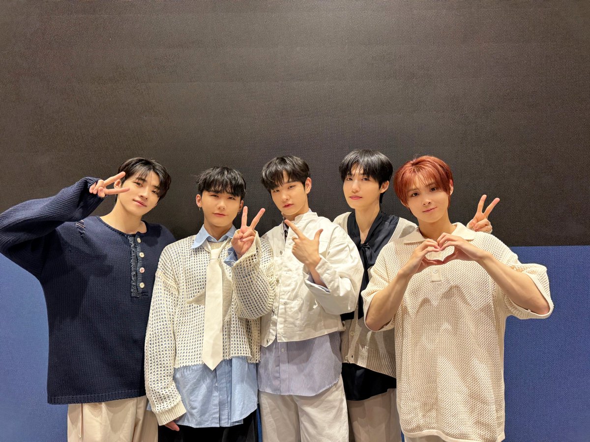 [📸] 240414 메이크스타 밋앤콜 팬사인회

✍️🐰🐹🐱🐻🦊🫰

#DKZ #디케이지
#REBOOT
#LikeaMovie