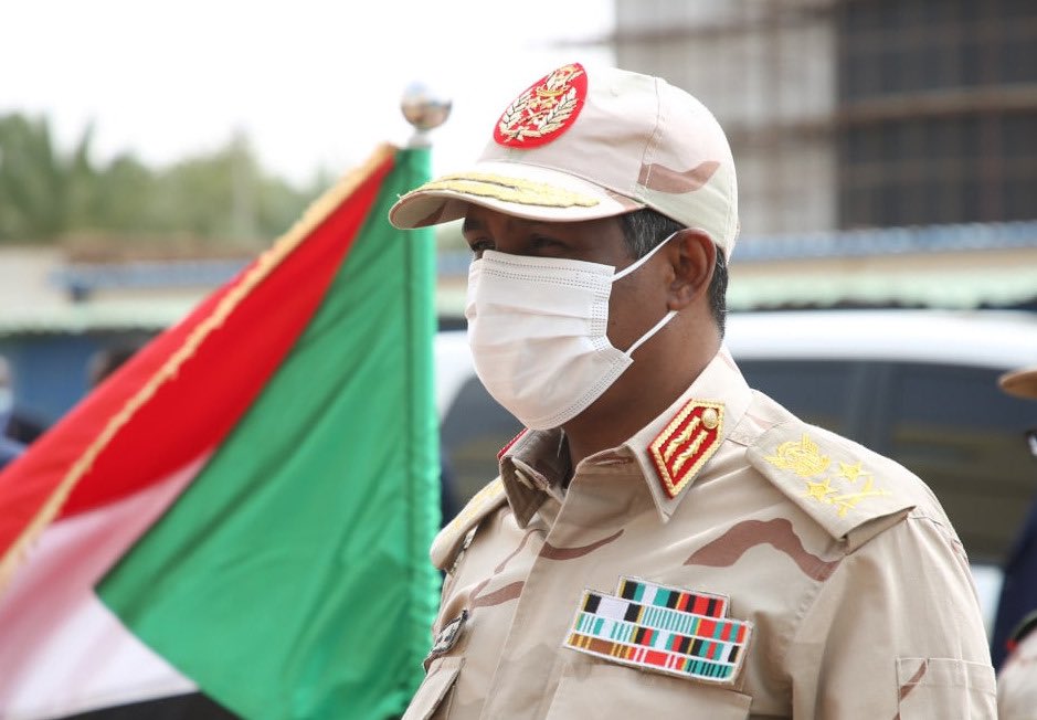 ارجل راجل في السودان غصبا عن اي زول ، وأكثر عسكري وطني غيور في السودان .
#ماني_خايف