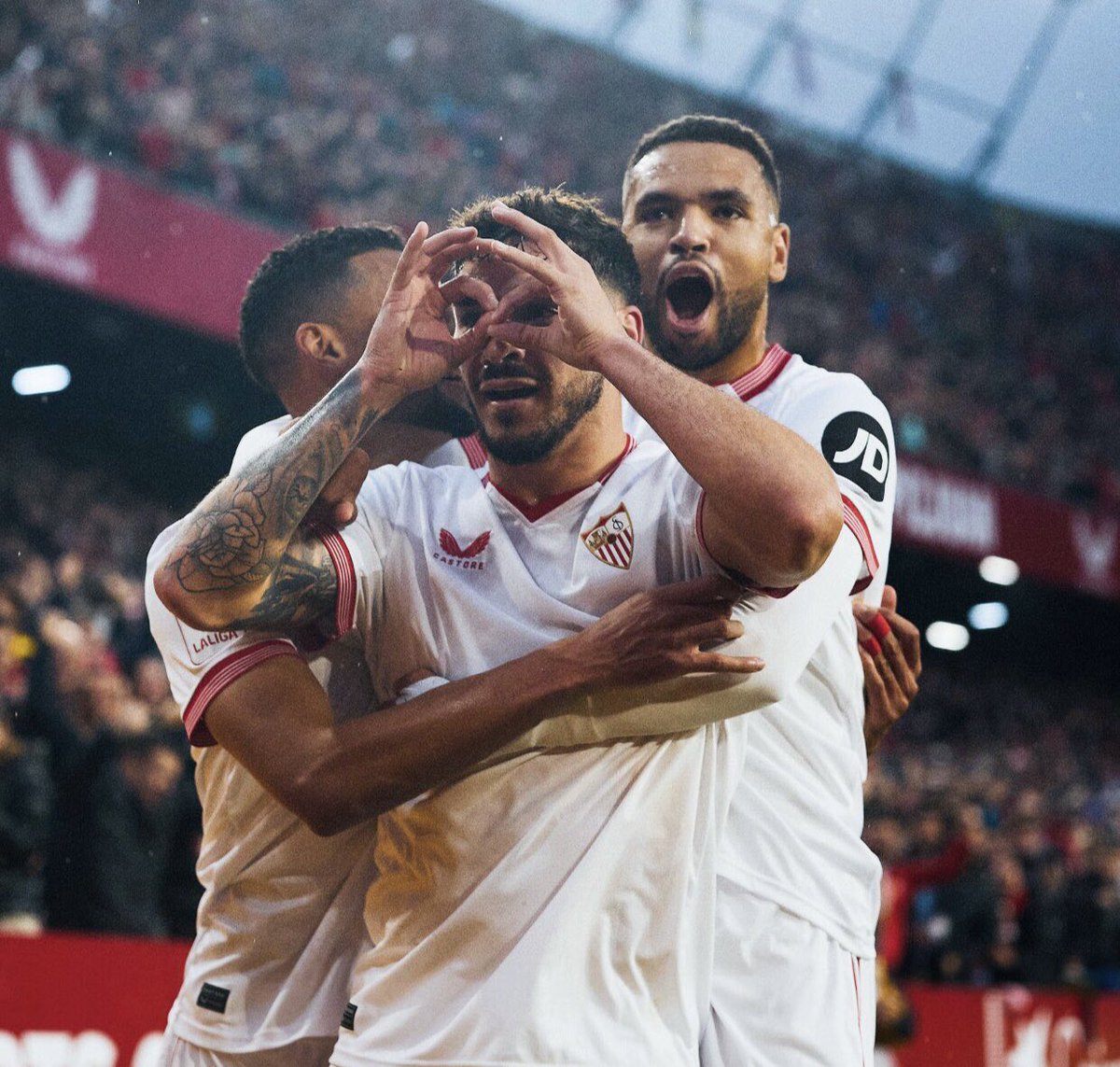 SFCSVQ2's tweet photo. Os voy a decir una cosa, conmigo no contéis para criticar a Isaac, está en la mala racha que pasa todo delantero top y que cuando enchufe 1 va a enchufarlos de 2 en 2.

No os subáis al barco después https://t.co/qD5mArNFGk