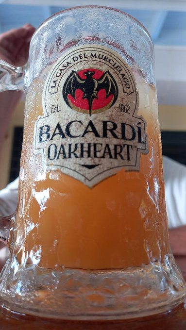 pepervreter's tweet photo. Dat innemen van #magicmix zal nu even op een lager pitje gaan nadat gisteren de bodem van een verse rumfles in zicht kwam en de mangosap tot op de laatste drop is verdampt.
De verbouwing gaat door, ook op zondag.
Gewekt om 07:00 door noeste arbeiders.
Het moet af - 17/4/2024. https://t.co/QmOfGXBQp7