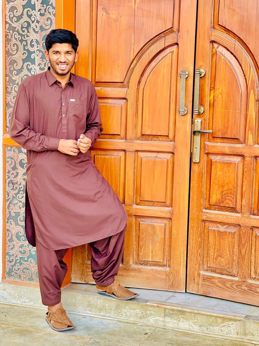 GamerMshah's tweet photo. Yaha pe Eid Mubarak Bolna Bool Gaya Tha Eid Mubarak 😁❤️🌟 

#Eid_Mubarak #mshahgamer #EidulFitr https://t.co/zEspeacWip