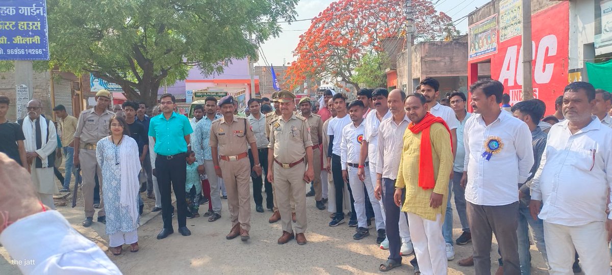 ErachPolice's tweet photo. श्रीमान जी उपजिलाधिकारी गरौठा महोदय व क्षेत्राधिकारी गरौठा महोदय के निर्देश में बाबा साहब की जयंती का जुलूस सकुशल संपन्न हुआ ।
थाना एरच https://t.co/Uj4Mp8tngG