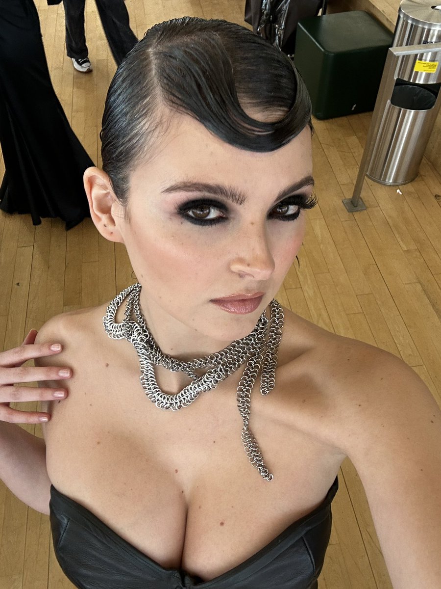 celiappdks's tweet photo. runway https://t.co/zzxTfAs9Kd