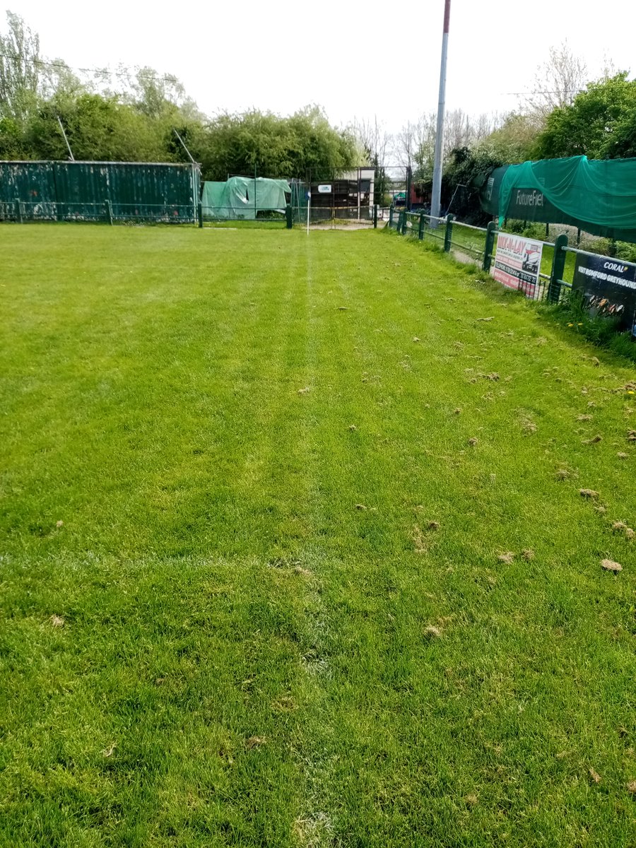Playing spot the line here at  @Romfordfcwomen  about to kick off.