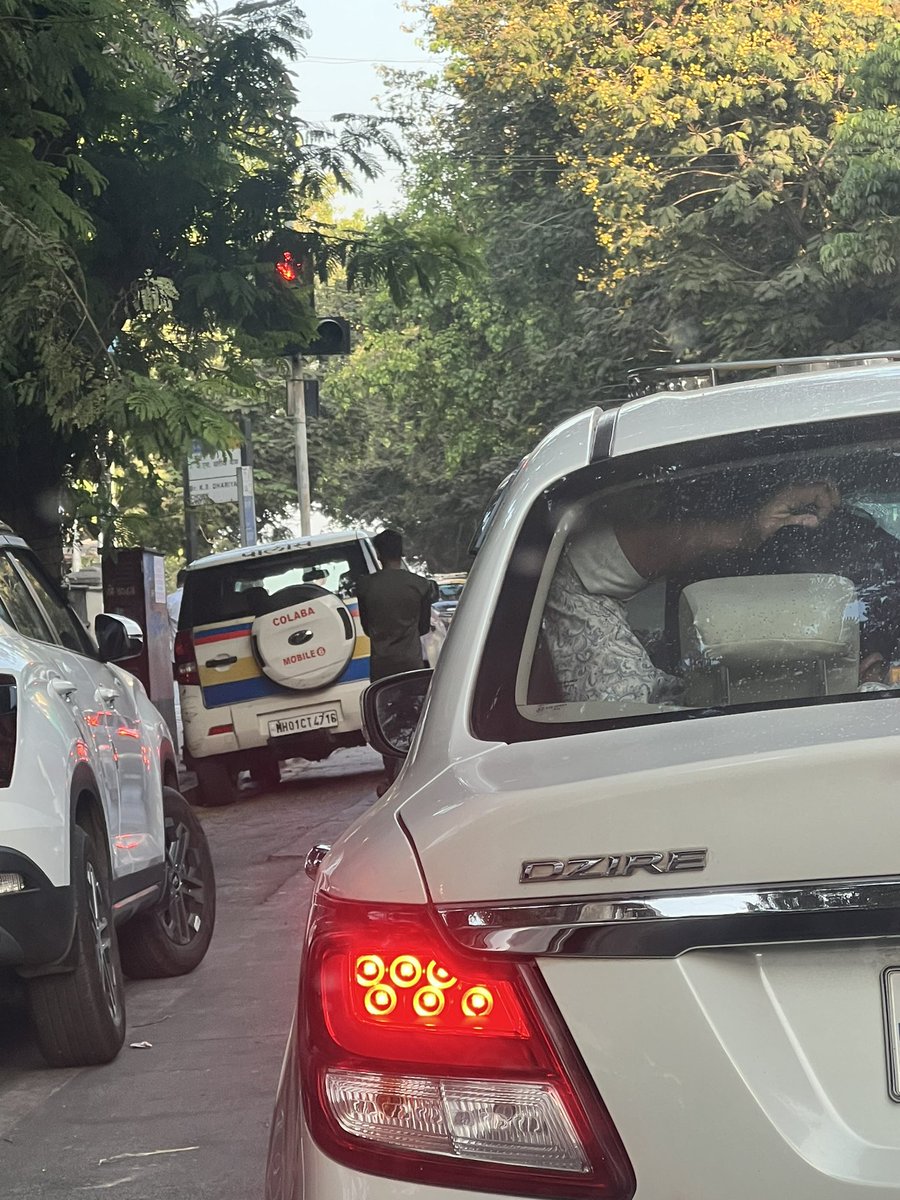 As usual, the cops playing law breakers. Entire lane at Colaba blocked as usual by the @MumbaiPolice car, when they have the entire compound 1 building away at the Colaba police station. @milinddeora can’t wait to vote you into power for SoBo. #MumbaiTraffic