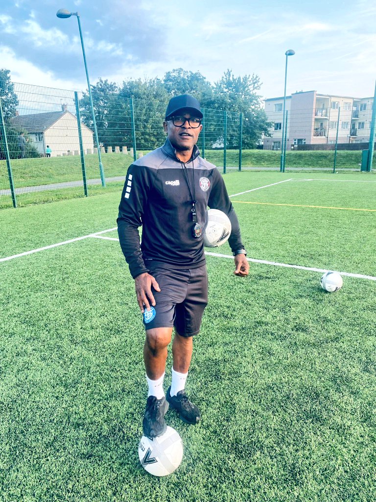 AllezLesLions's tweet photo. 🔴 Patrick Suffo, dans sa nouvelle vie de coach. 
L'ancien Lion indomptable vient de passer son diplôme d’entraîneur UEFA B. 🦁🇨🇲

@martinmimb https://t.co/zSYsl4BnlS