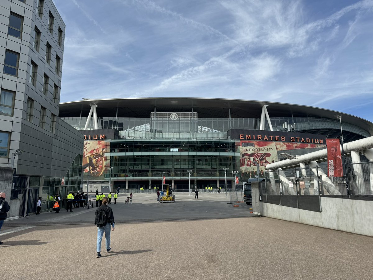 Another day, another huge game @bbcwm - the build-up for @AVFCOfficial at Arsenal starts at 4 o’clock with @Thompson1Garry alongside @wilfordwm