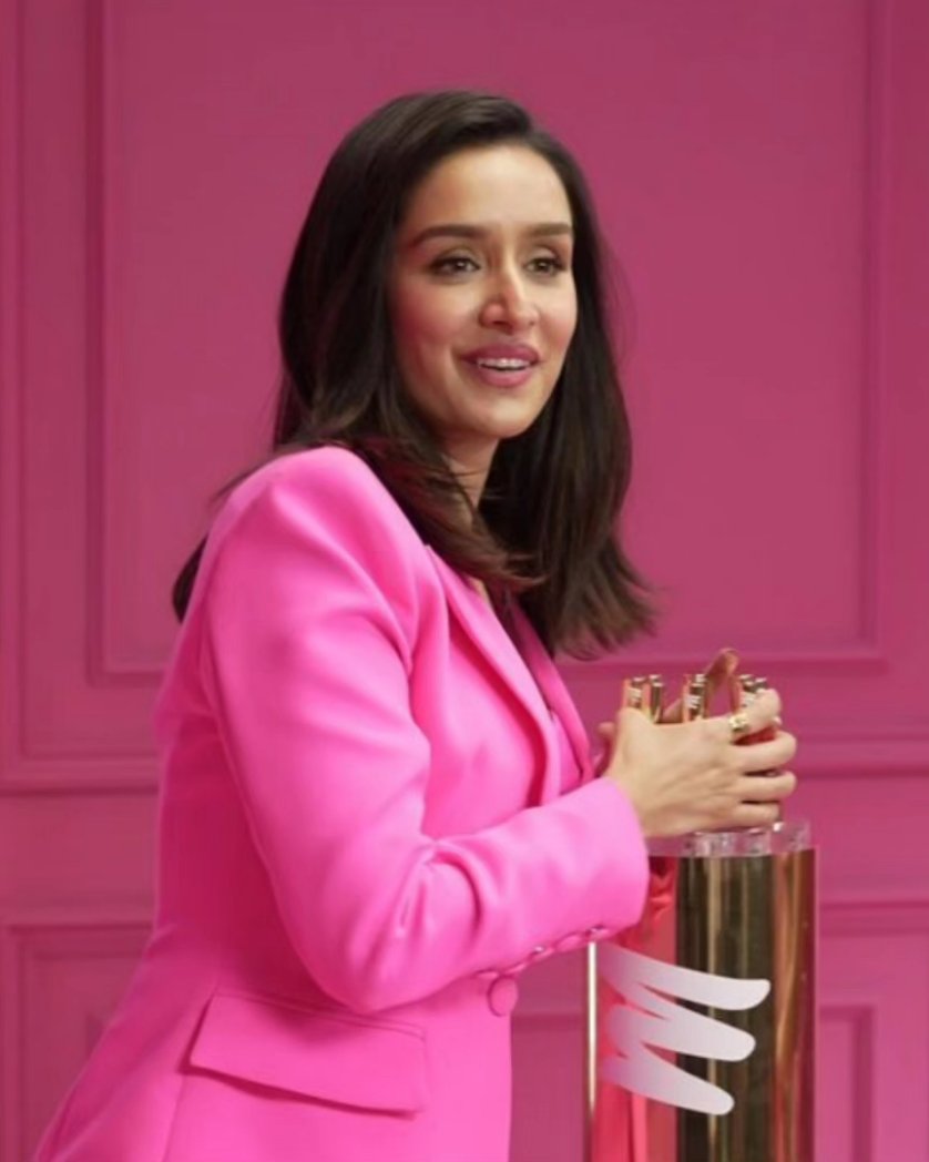 She is the cutest 🥰 #ShraddhaKapoor