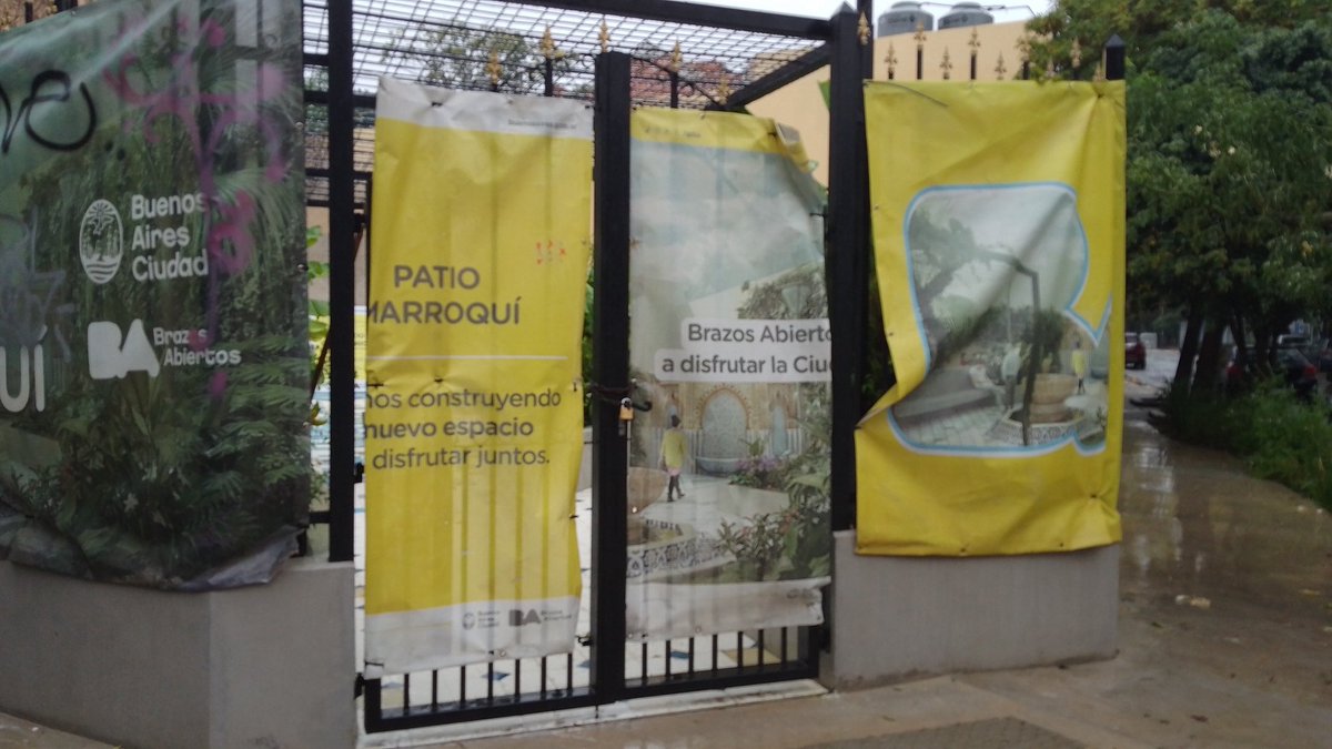 La obra eterna, Gurruchaga y Nicaragua. Más de un año y medio para construir una plaza seca de 80 mt2 que se terminó hace dos meses y aún sigue cerrada ¿ya se la habrán regalado al restorán #DonJulio? 

#Palermo